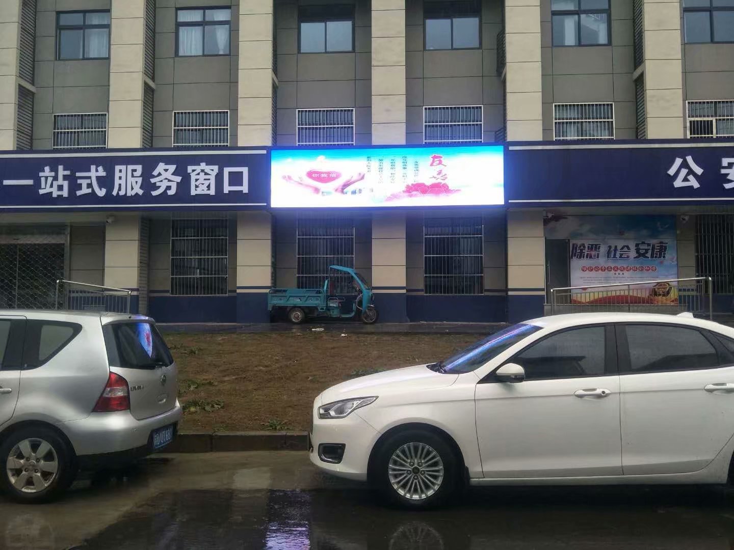 常州鐘樓公安局五星派出所戶外P6全彩屏安裝完畢！