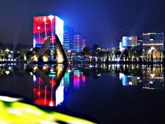 城市景觀亮化工程的興起對戶外<a href=http://m.12580178.com/toumingping/ target=_blank class=infotextkey>透明屏</a>發(fā)展的意義