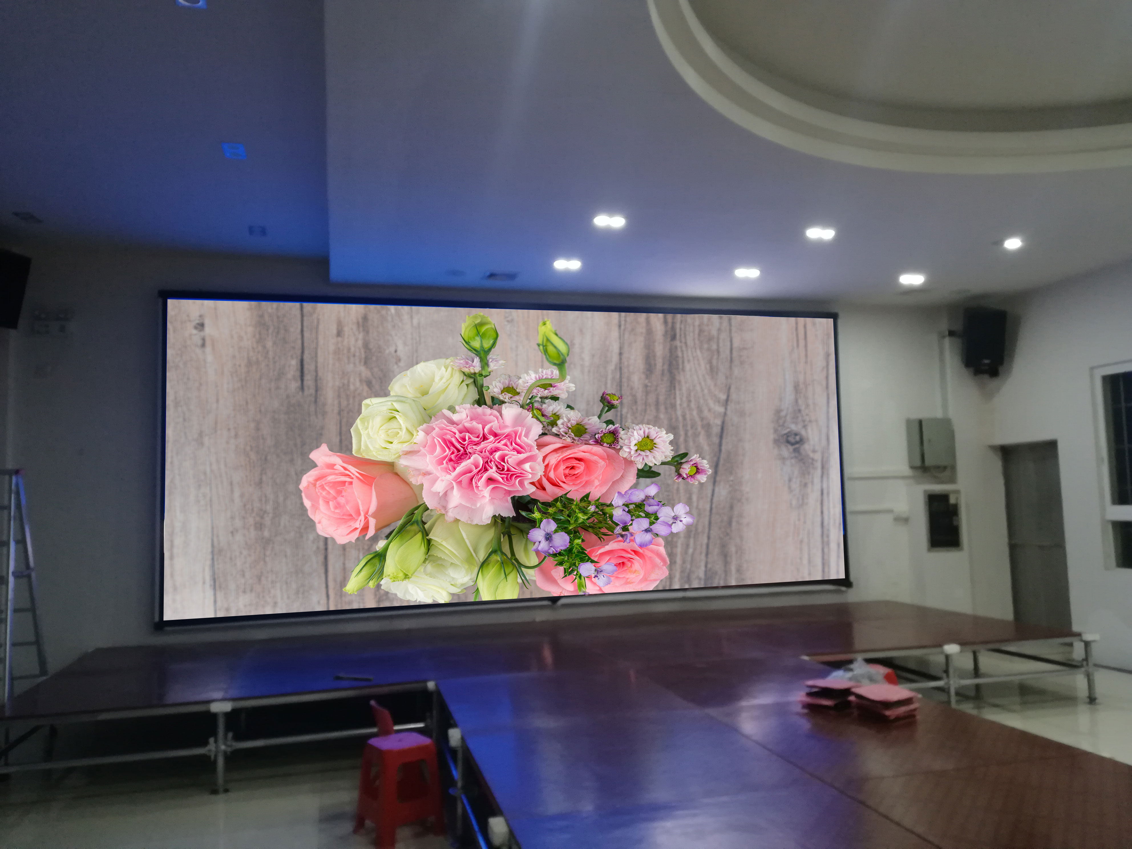 高清室內(nèi)LED<a href=http://m.12580178.com/quancai/ target=_blank class=infotextkey>全彩顯示屏</a>