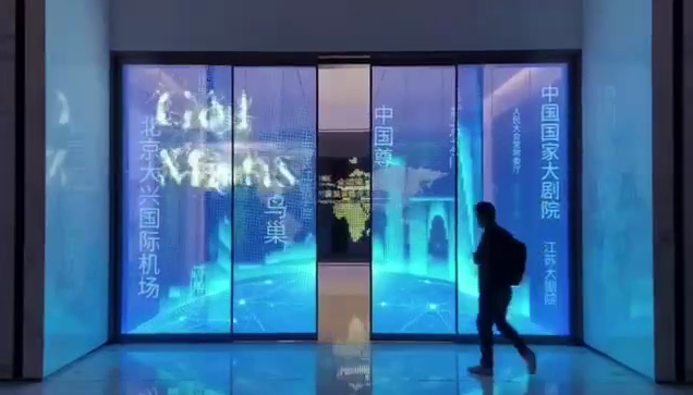 北京大興機(jī)場(chǎng)對(duì)開(kāi)門，開(kāi)合LED顯示屏案例